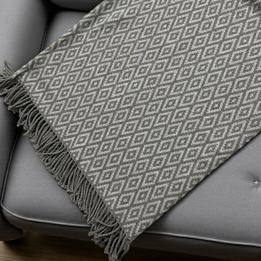 Textels Penedo Fine Linens Portugal Cozy Diamond Pattern‎ Throw Blanket Fringe